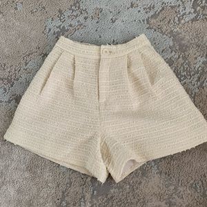 Cream tweed shorts J.ing